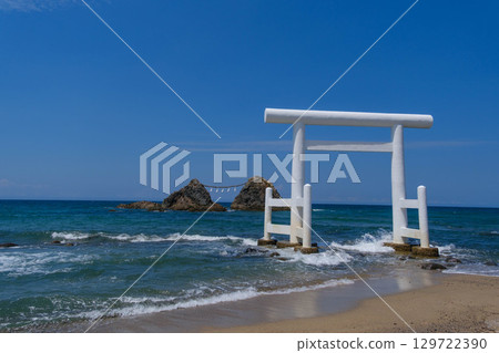 [Fukuoka] Itoshima, Futamigaura Couple Rocks_04 129722390