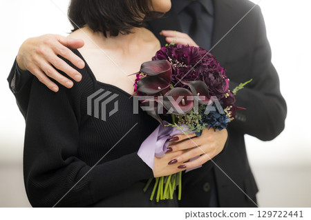Image of a middle-aged couple dating 129722441