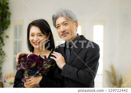Image of a middle-aged couple dating 129722442