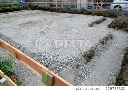 房屋地基工程（澆築混凝土前鋪設地板） 129722882