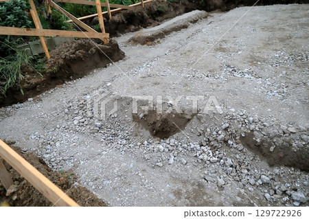 房屋地基工程(澆築混凝土前鋪設地板) 房屋地基工程(澆築混凝土前鋪設地板) 129722926