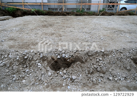 房屋地基工程(澆築混凝土前鋪設地板) 房屋地基工程(澆築混凝土前鋪設地板) 129722929