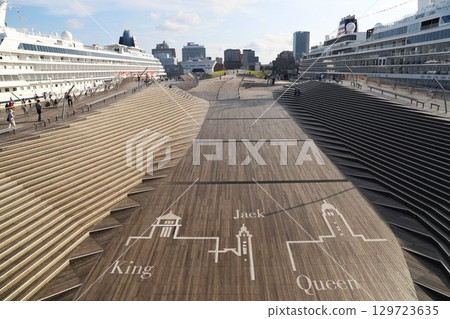 "Whale's Back" with illustrations of the Yokohama Three Towers, Asuka II, and Asuka III 129723635