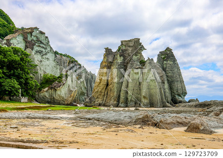 鮁浦（下北半島，7 月） 129723709