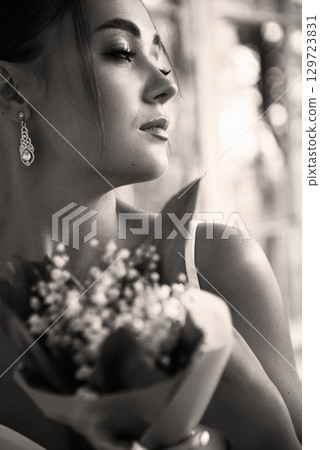 A close up of a woman 129723831