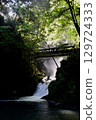 清爽的瀑布 129724333