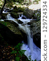 清爽的瀑布 129724334