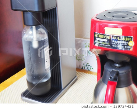 咖啡和碳酸水 咖啡和碳酸水 129724421