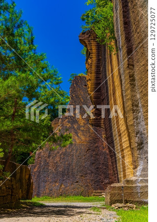 Uriwari Rock Garden Park shines against the blue sky 129725077