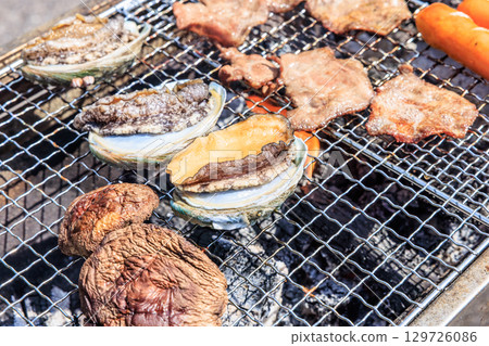 Food grilled on a barbecue grill 129726086
