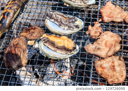 Food grilled on a barbecue grill 129726098