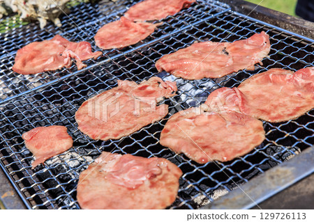 Food grilled on a barbecue grill 129726113