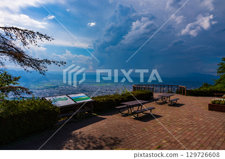 View of the city from the hill 129726608