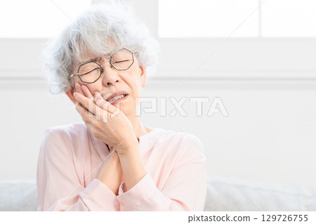 Senior woman suffering from toothache Senior woman suffering from toothache 129726755
