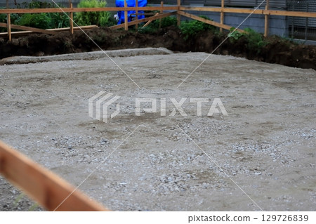 Foundation work for a house (laying the floor before pouring concrete) 129726839