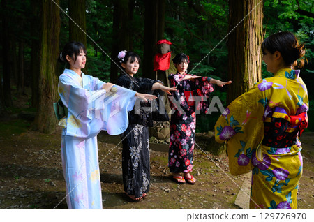 Women and schoolgirls wearing yukatas at summer festival 129726970
