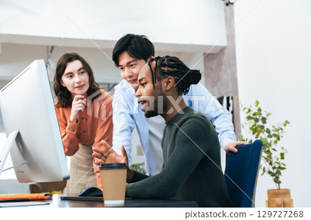 Multinational group meeting in office 129727268