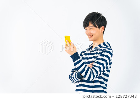 Casual man using a smartphone Casual man using a smartphone 129727348