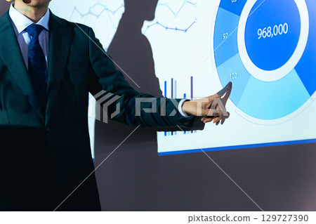 A man giving a presentation using a projector 129727390