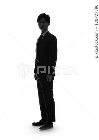 穿西裝的男人的全身輪廓 129727396