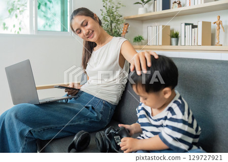 Caring Moments: Mother and Child Bonding During Work Time Caring Moments: Mother and Child Bonding During Work Time 129727921