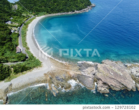 Aerial view of Senjojiki and the sea on Naru Island in the Goto Islands, Nagasaki Prefecture, taken with a drone 129728102
