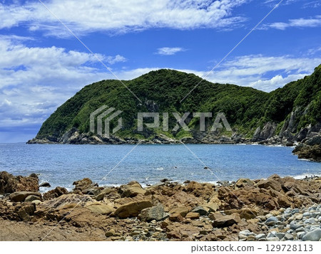 長崎縣五島列島的千疊敷和奈留島的海景,由無人機拍攝 長崎縣五島列島的千疊敷和奈留島的海景,由無人機拍攝 129728113