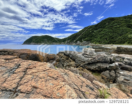 長崎縣五島列島的千疊敷和奈留島的海景,由無人機拍攝 長崎縣五島列島的千疊敷和奈留島的海景,由無人機拍攝 129728121