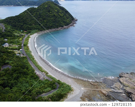 長崎縣五島列島的千疊敷和奈留島的海景,由無人機拍攝 長崎縣五島列島的千疊敷和奈留島的海景,由無人機拍攝 129728135