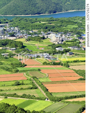 從奈留島城岳展望台眺望的蔚藍大海與島嶼風景 129728274
