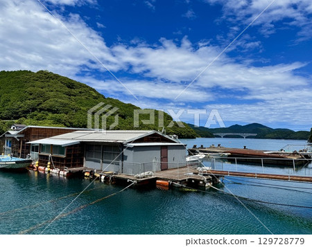 Beautiful ocean and driving scenery of Nakadori Island, Kamigoto, Nagasaki Prefecture Beautiful ocean and driving scenery of Nakadori Island, Kamigoto, Nagasaki Prefecture 129728779