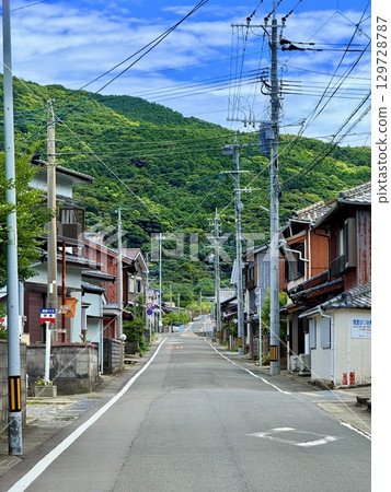 Beautiful ocean and driving scenery of Nakadori Island, Kamigoto, Nagasaki Prefecture 129728787