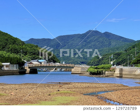 長崎縣上五島中通島美麗的海洋和駕車風景 129728789
