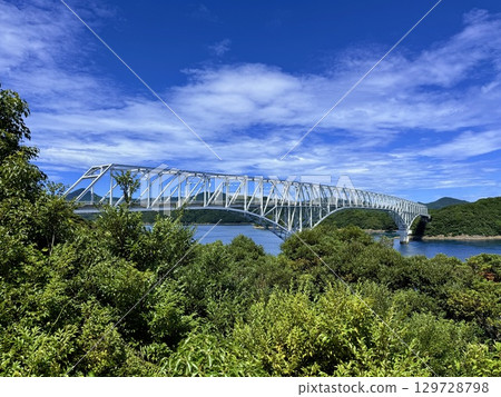 長崎縣上五島中通島美麗的海洋和駕車風景 長崎縣上五島中通島美麗的海洋和駕車風景 129728798