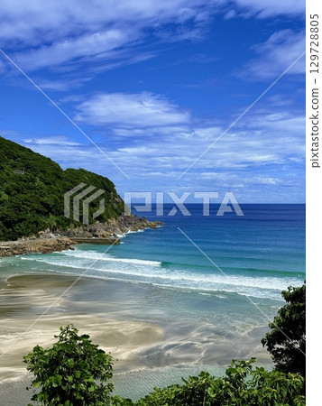 Beautiful ocean and driving scenery of Nakadori Island, Kamigoto, Nagasaki Prefecture Beautiful ocean and driving scenery of Nakadori Island, Kamigoto, Nagasaki Prefecture 129728805