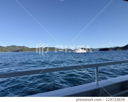 五島列島的福江港和渡輪景觀 129728836