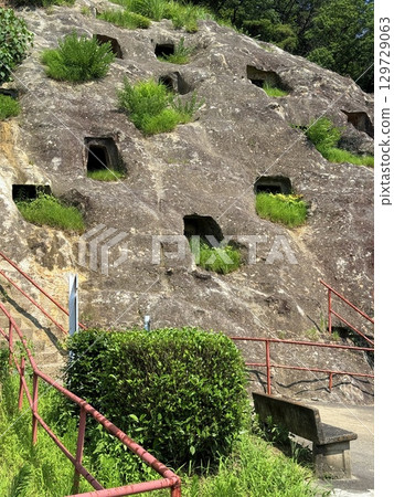 Summer scenery of Yoshimi Hyakuana caves and blue sky in Saitama Prefecture Summer scenery of Yoshimi Hyakuana caves and blue sky in Saitama Prefecture 129729063