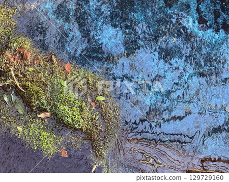 The beautiful cobalt blue spring water of Kakita River in Shizuoka Prefecture The beautiful cobalt blue spring water of Kakita River in Shizuoka Prefecture 129729160