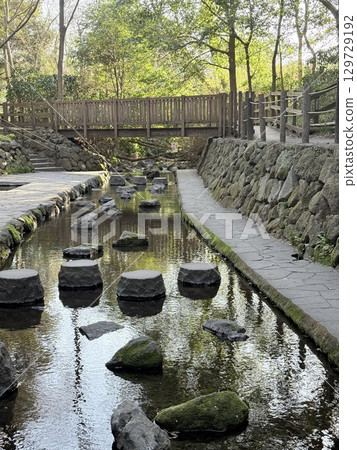 The beautiful cobalt blue spring water of Kakita River in Shizuoka Prefecture The beautiful cobalt blue spring water of Kakita River in Shizuoka Prefecture 129729192
