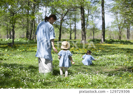 Parents and children picking flowers Parents and children picking flowers 129729306