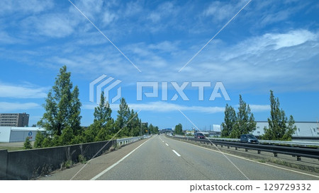 藍天下閃耀的道路 藍天下閃耀的道路 129729332