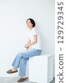A woman sitting 129729345