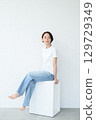 A woman sitting 129729349