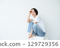 A woman sitting 129729356