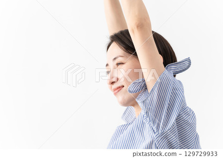 Woman in casual clothes lifestyle image 129729933