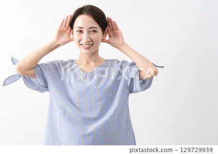 Woman in casual clothes lifestyle image Woman in casual clothes lifestyle image 129729939