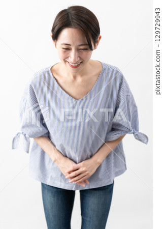 Woman in casual clothes lifestyle image 129729943