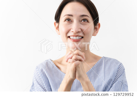 Woman in casual clothes lifestyle image Woman in casual clothes lifestyle image 129729952