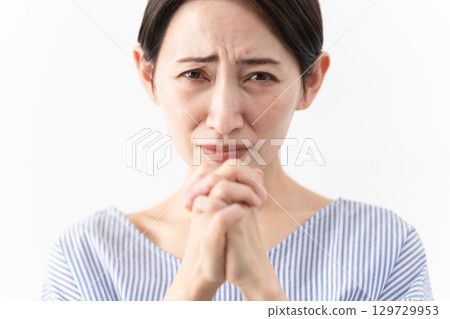 Woman in casual clothes lifestyle image Woman in casual clothes lifestyle image 129729953