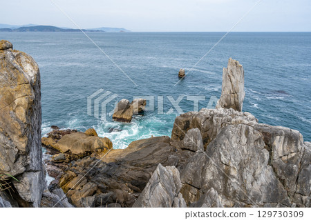 唐桑半島：折石，一根大理石柱，其頂端在明治三陸海嘯中折斷。 129730309